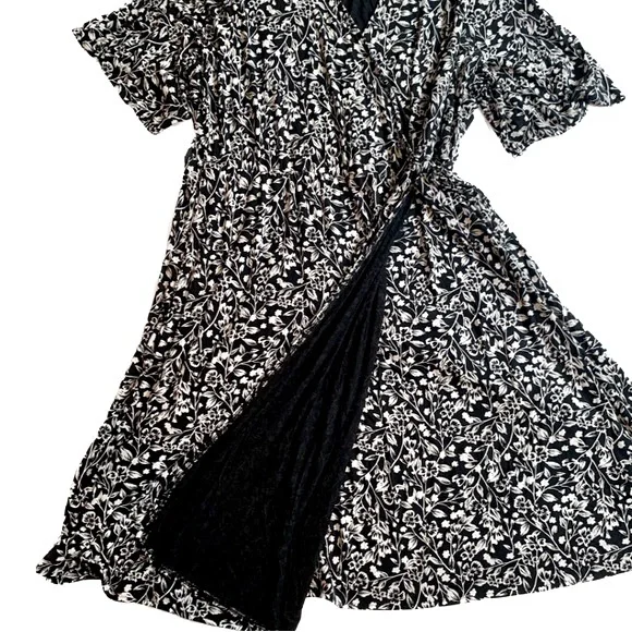 Old Navy Dress Size 3X Waist-Defined Plus-Size Wrap-Front Dress Black Floral - Picture 7 of 14